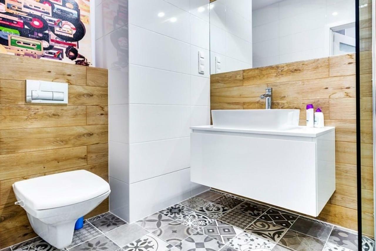 Bluebird City Center Appartement Wrocław Buitenkant foto